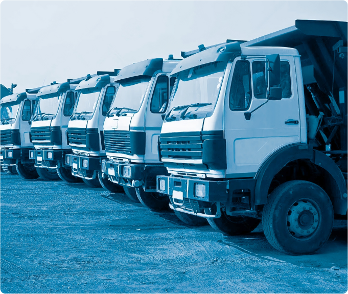Flotte de camions alignée sur un parc